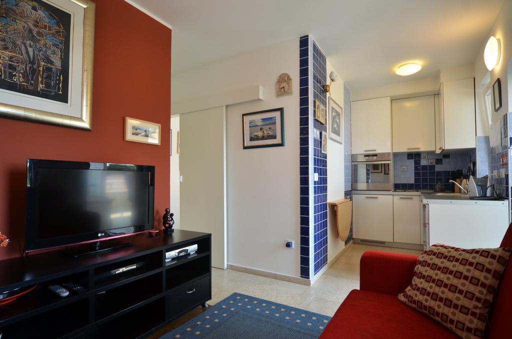 Apartment Borik Alma Rovigno Esterno foto